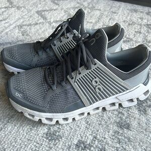 Mens gray on cloud sneakers size 8